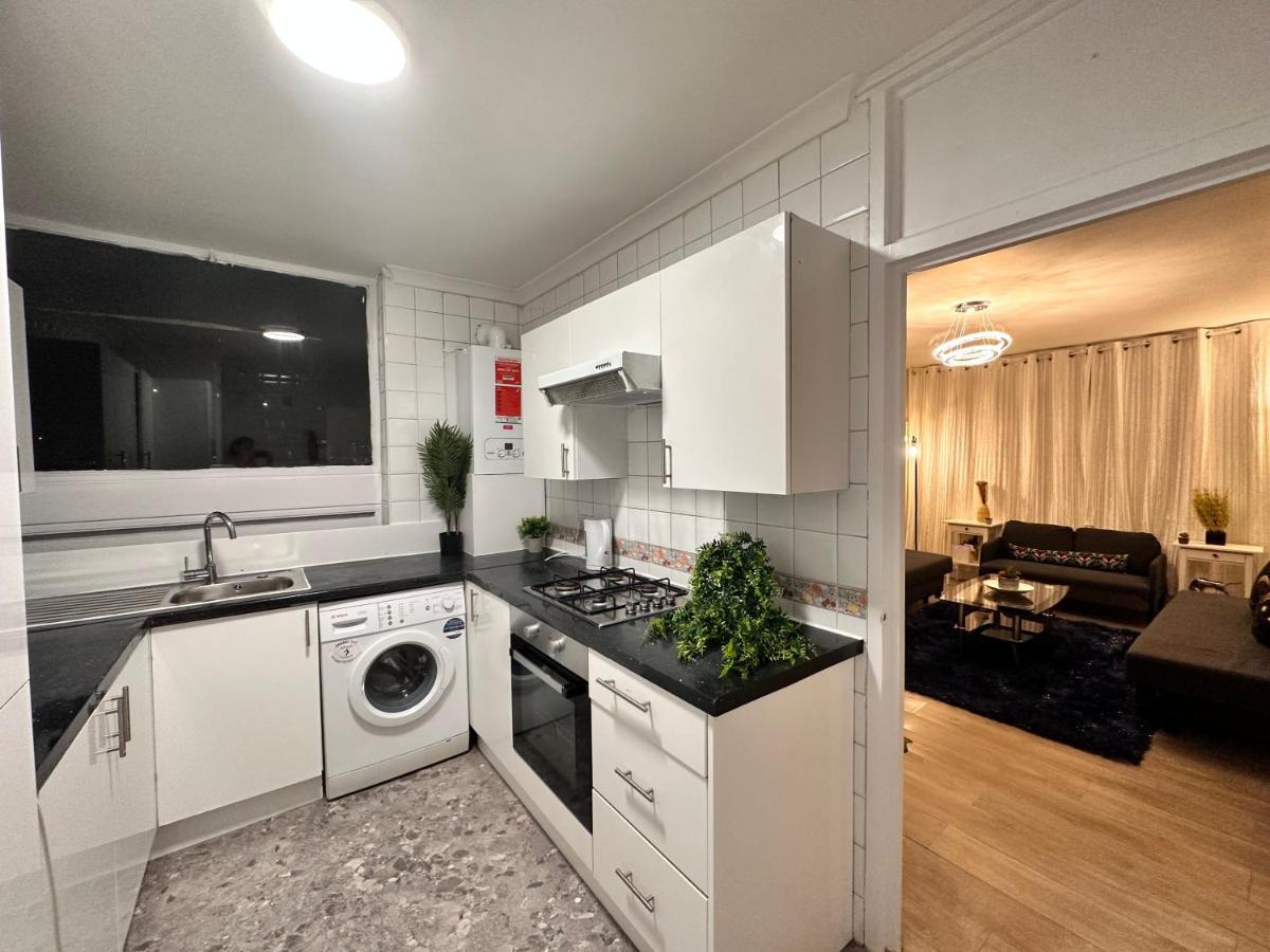 Posh 2-Bedroom, Living Room, Kitchen & 1.5 Bathroom London Exterior foto