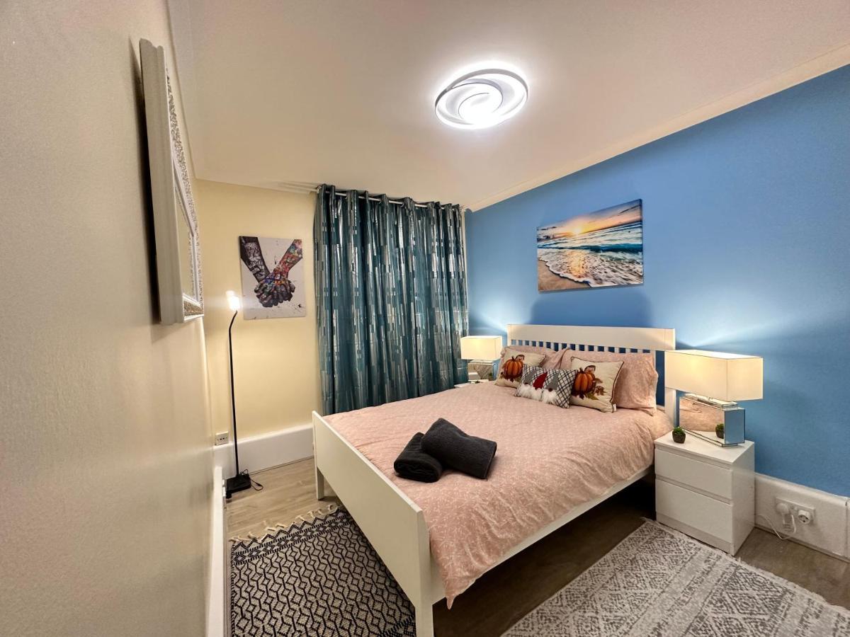 Posh 2-Bedroom, Living Room, Kitchen & 1.5 Bathroom London Exterior foto