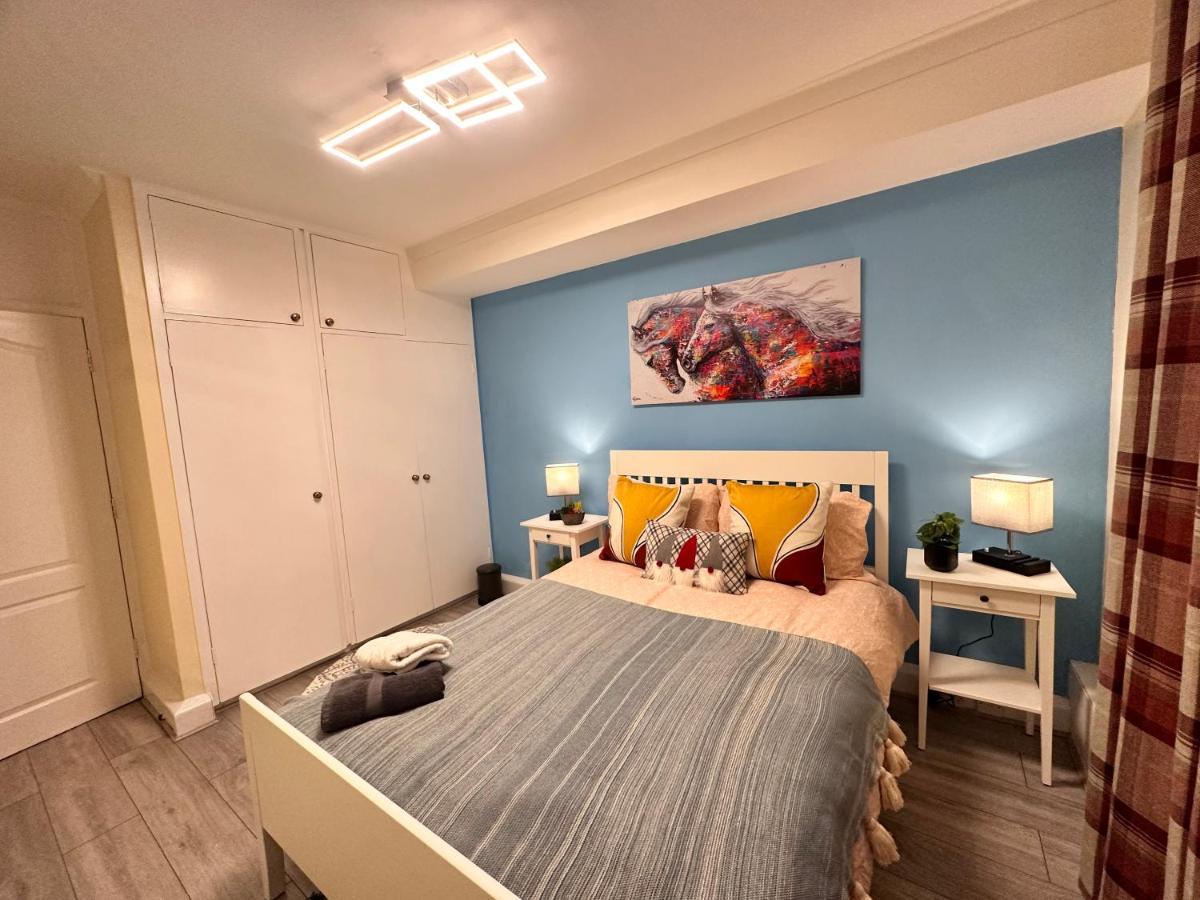 Posh 2-Bedroom, Living Room, Kitchen & 1.5 Bathroom London Exterior foto