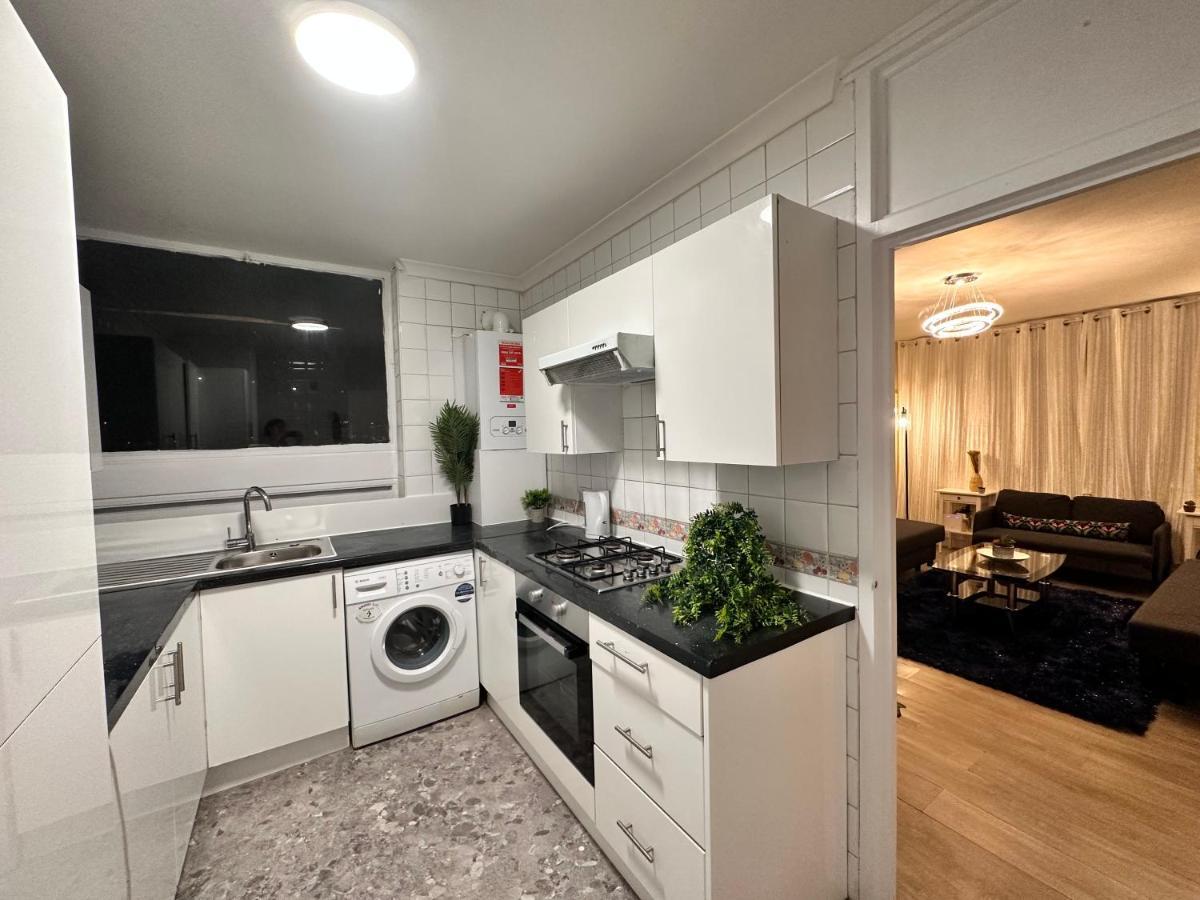 Posh 2-Bedroom, Living Room, Kitchen & 1.5 Bathroom London Exterior foto
