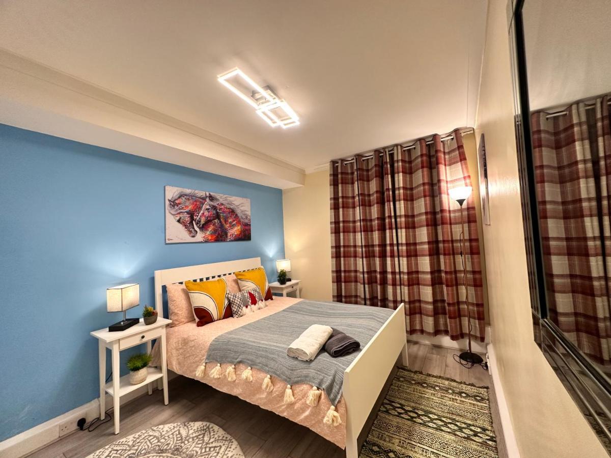 Posh 2-Bedroom, Living Room, Kitchen & 1.5 Bathroom London Exterior foto