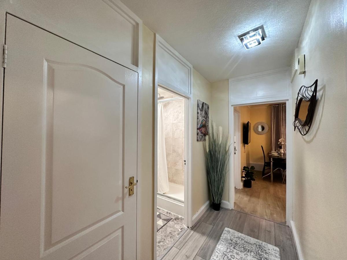 Posh 2-Bedroom, Living Room, Kitchen & 1.5 Bathroom London Exterior foto